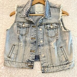 EUC Women's Large Angel Kiss Blue Cropped Jean Jacket Sleeveless🔥🔥(B2)